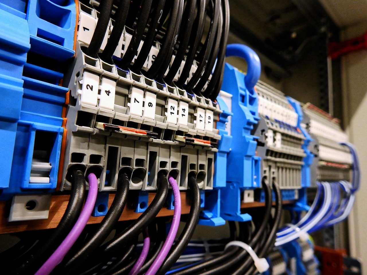 如何选择便宜、好用且稳定的国外 VPS？