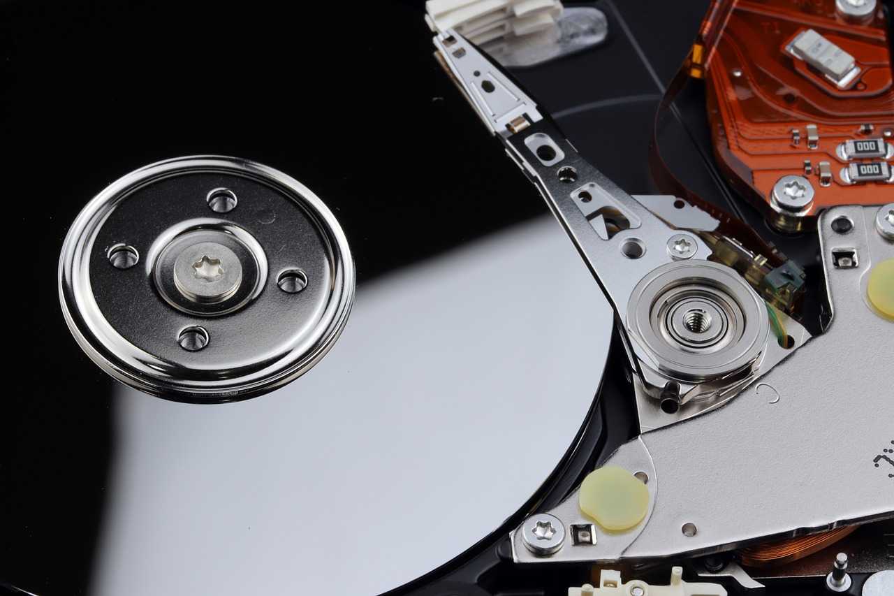 搬瓦工 vps 硬盘不够怎么办？Linux 命令清理硬盘空间教程