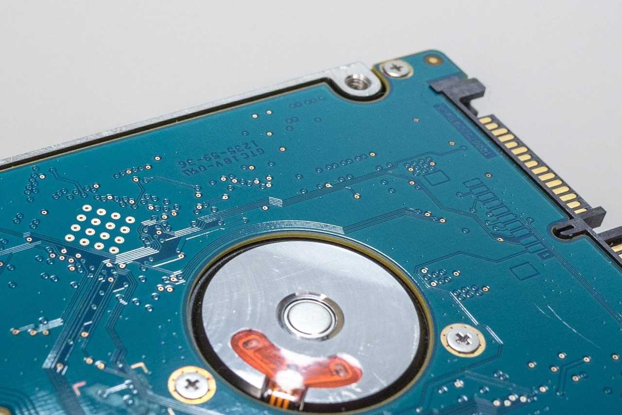 云服务器 SSD 和 HDD 硬盘怎么选?2026 年硬盘类型对比指南,看完不再纠结 云服务器 SSD 和 HDD 硬盘怎么选?2026 年硬盘类型对比指南,看完不再纠结